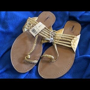 New Xhilerations 8 gold toe thong flat sandals